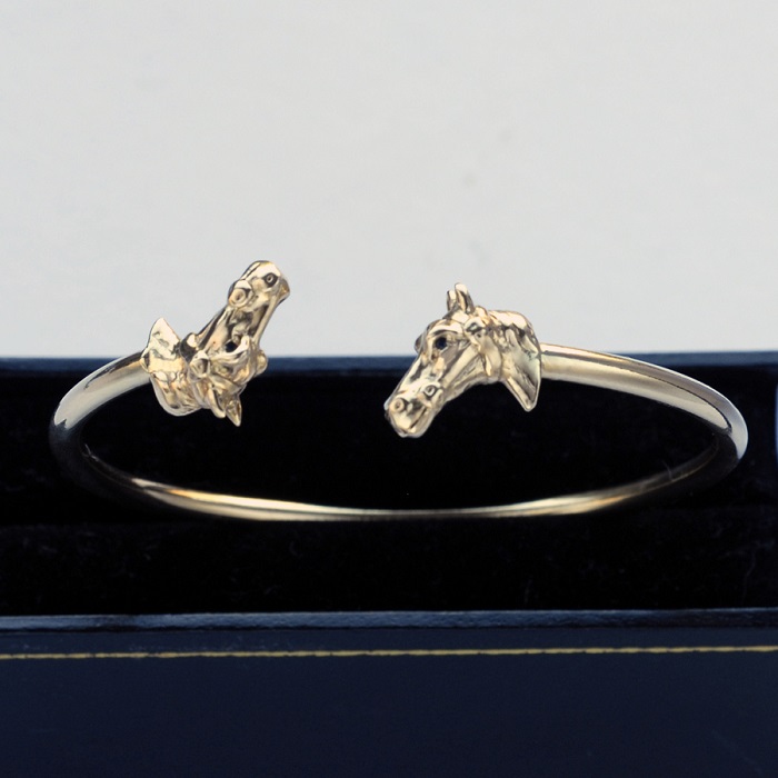 Solid gold horse heads bangle